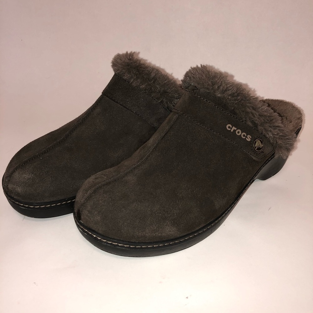 Croc’s Ladie’s Clogs Slip-ons. Size 9. Like new
